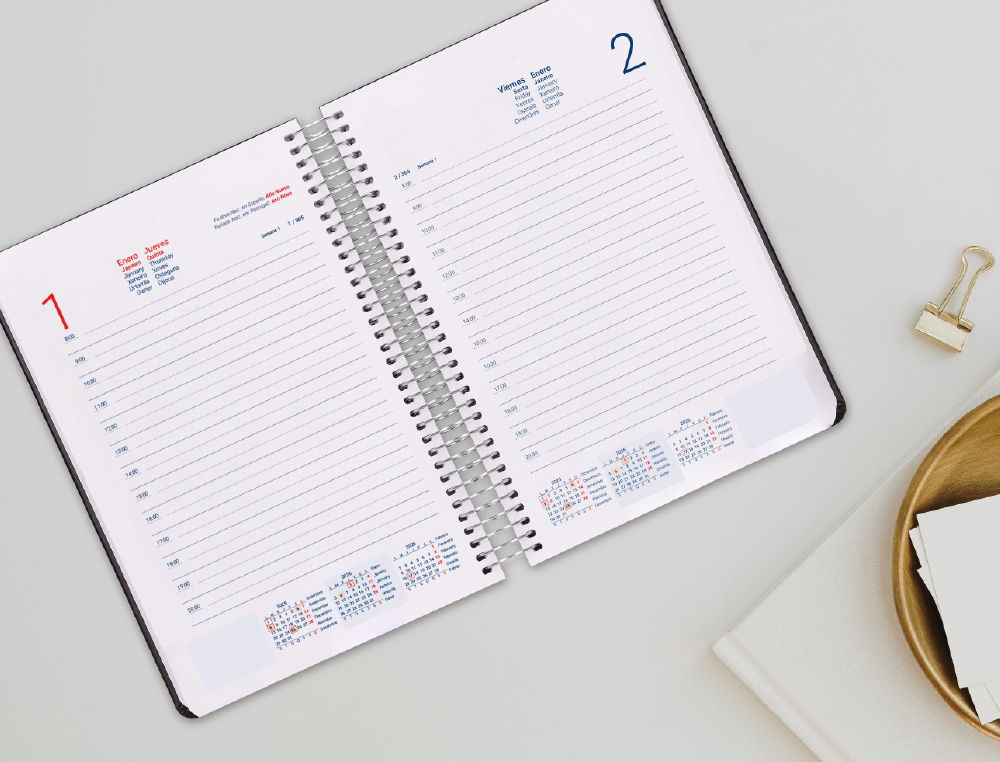 AGENDA ESPIRAL LIDERPAPEL SYROS A5 2026 DÍA PÁGINA ROJO PAPEL 60G FSC