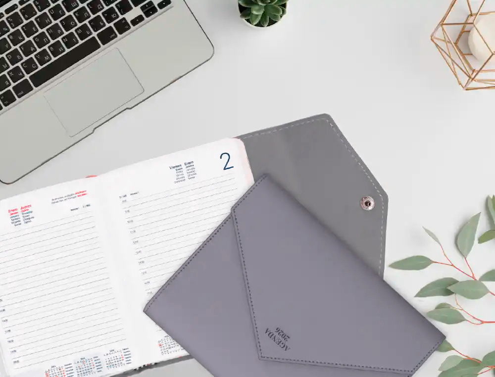 AGENDA ENCUADERNADA LIDERPAPEL PSARA A5 2026 DIA PAGINA VERDE PAPEL 70 GR FSC