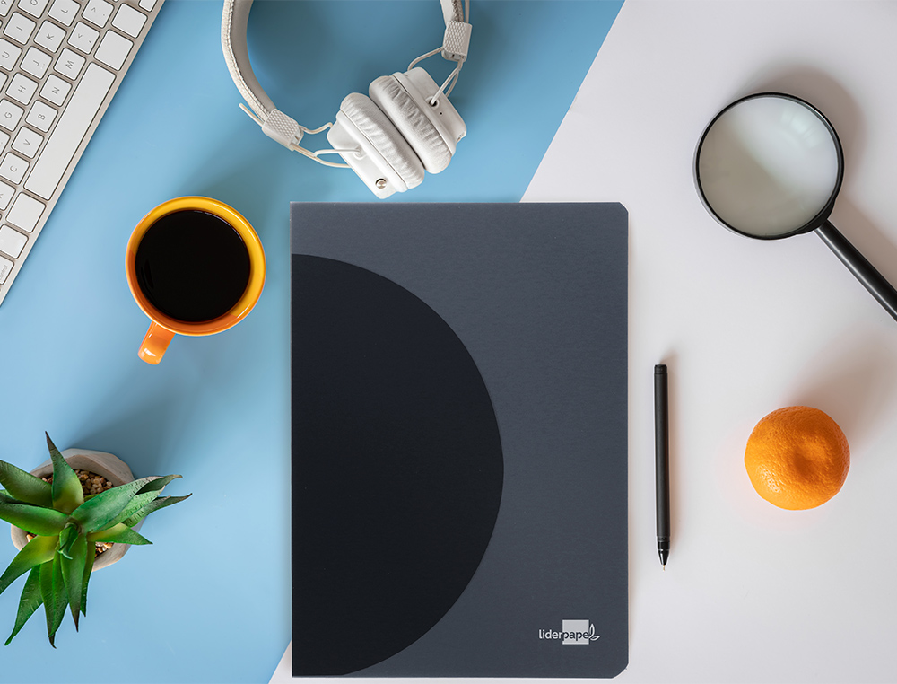 LIBRETA LIDERPAPEL 360 TAPA DE PLASTICO A4 48 HOJAS 90GR HORIZONTAL CON DOBLE MARGEN TAPA NEGRA